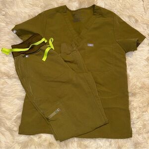 Women’s Figs S & S Petite SET in Martini Olive